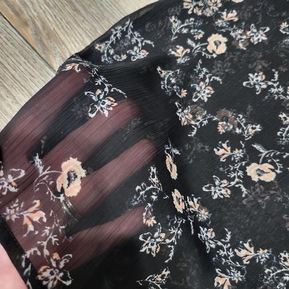 Mossimo floral sheer blouse Women's Size Medium black - Picture 4 of 8